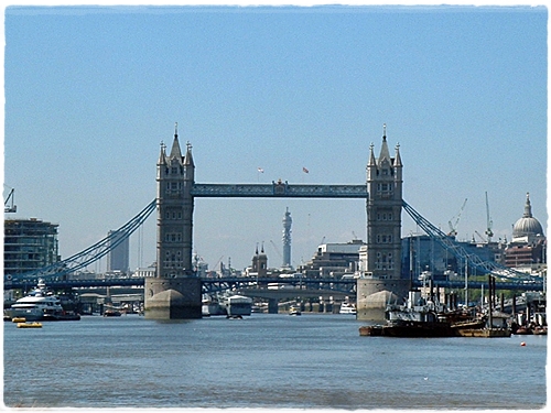 London2002-TowerBridge-b500